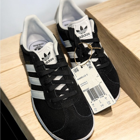 Adidas Kids Gazelle Black Sneakers size 2 1/2 - Picture 2 of 6